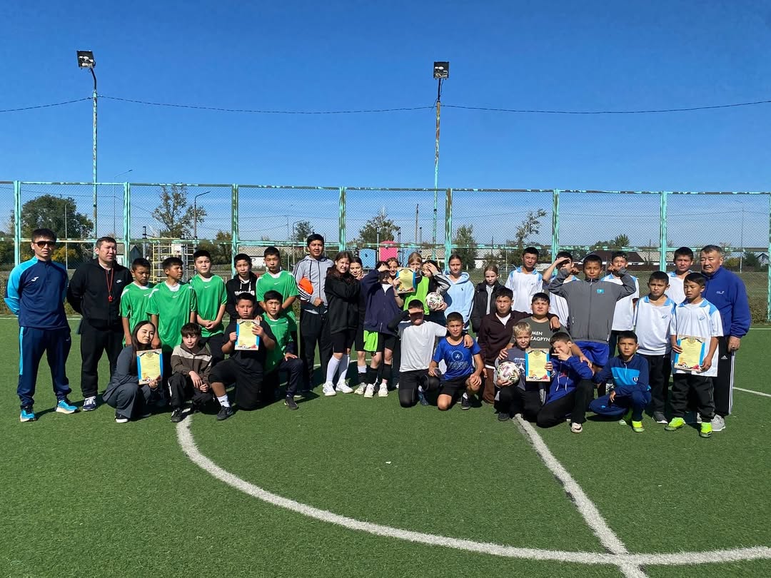 Еңбек орта мектебінде 7-8сынып ұлдар мен қыздар арасында шағын футболдан ауыл мектептері арасында қалалық кезеңіне іріктеу жарысы өтті: